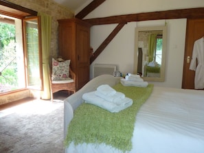 Premium bedding, in-room safe, individually decorated
