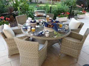 Free daily continental breakfast