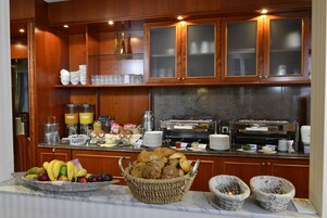 Desayuno buffet todos los días (con cargo)