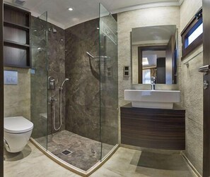 Standard Double Room | Bilik Mandi | Pancuran mandi, kelengkapan dandanan diri percuma, pengering rambut 