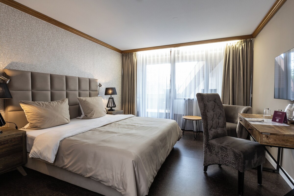 Deluxe Double Room | Desk, blackout drapes, soundproofing, iron/ironing board (on request)