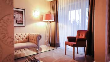 Junior Suite | Desk, blackout drapes, soundproofing, iron/ironing board