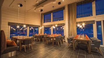 Lounas ja illallinen, paikallinen keittiö