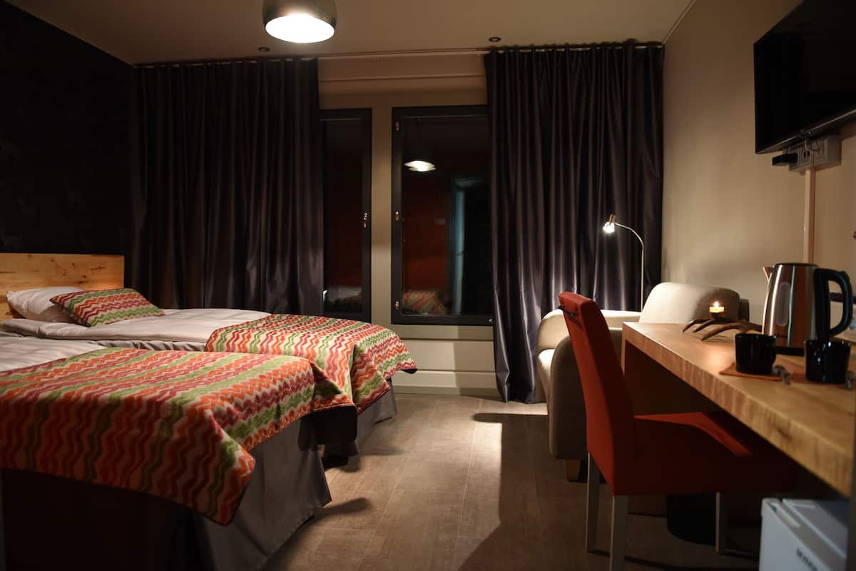 double room | desk, free wired internet, bed sheets