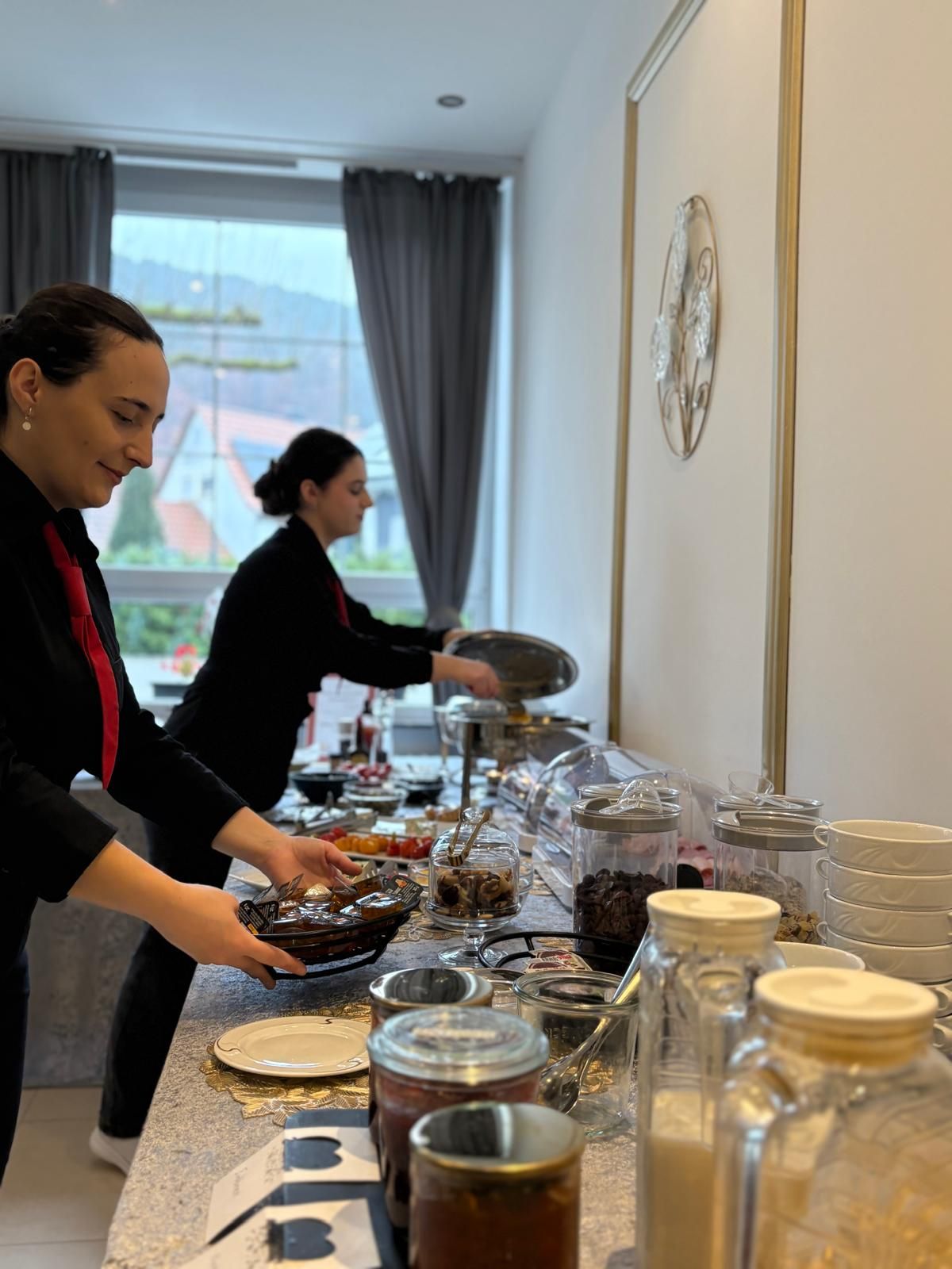 Free daily buffet breakfast