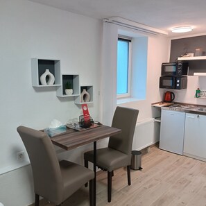 Exclusive-Apartment, 1 Schlafzimmer | Essbereich im Zimmer