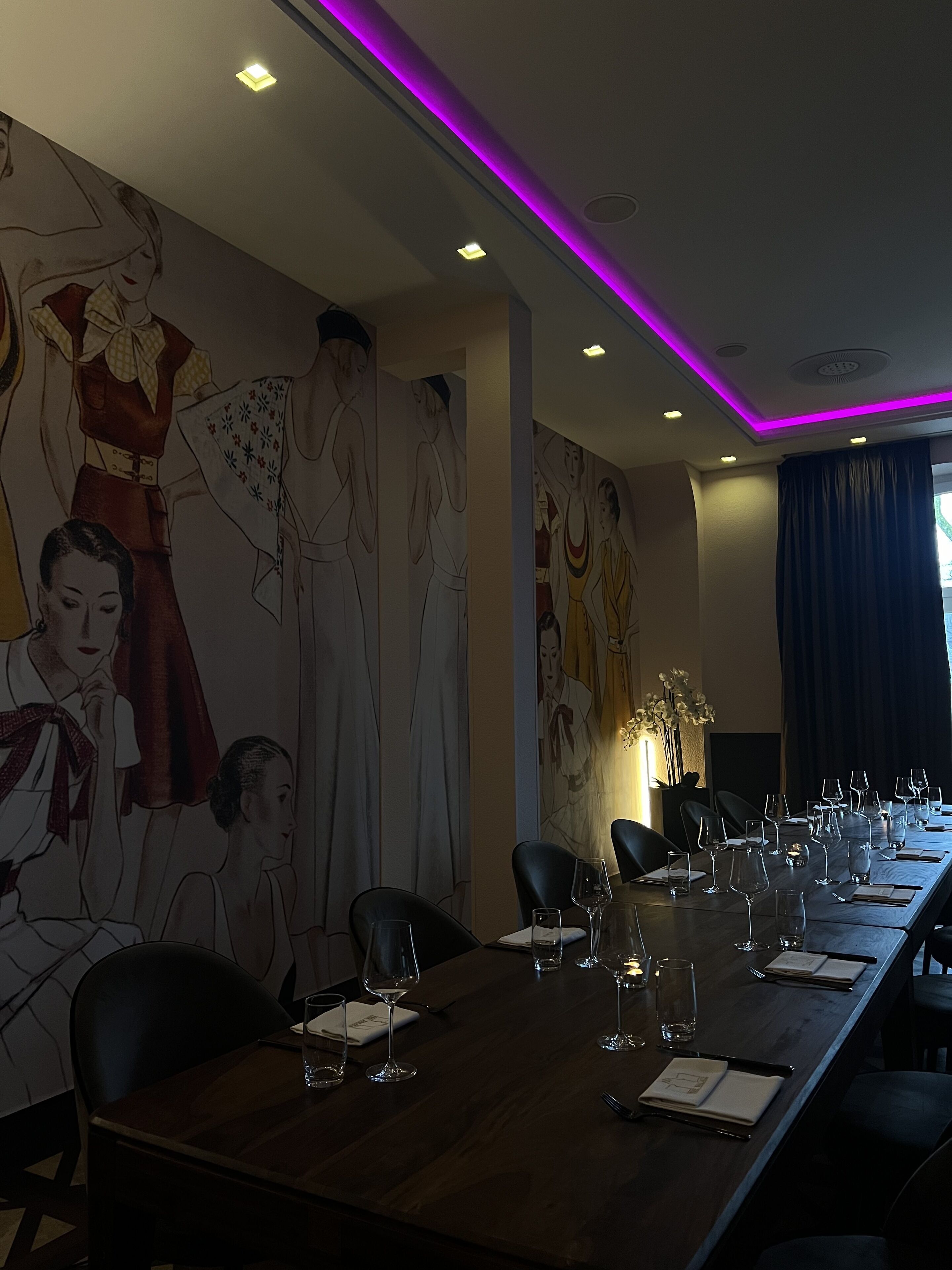 2 restaurants, breakfast, lunch, dinner served; regional cuisine