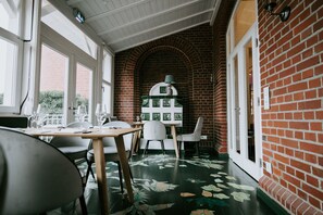 2 restaurants servant le petit déjeuner, spécialités Cuisine régionale