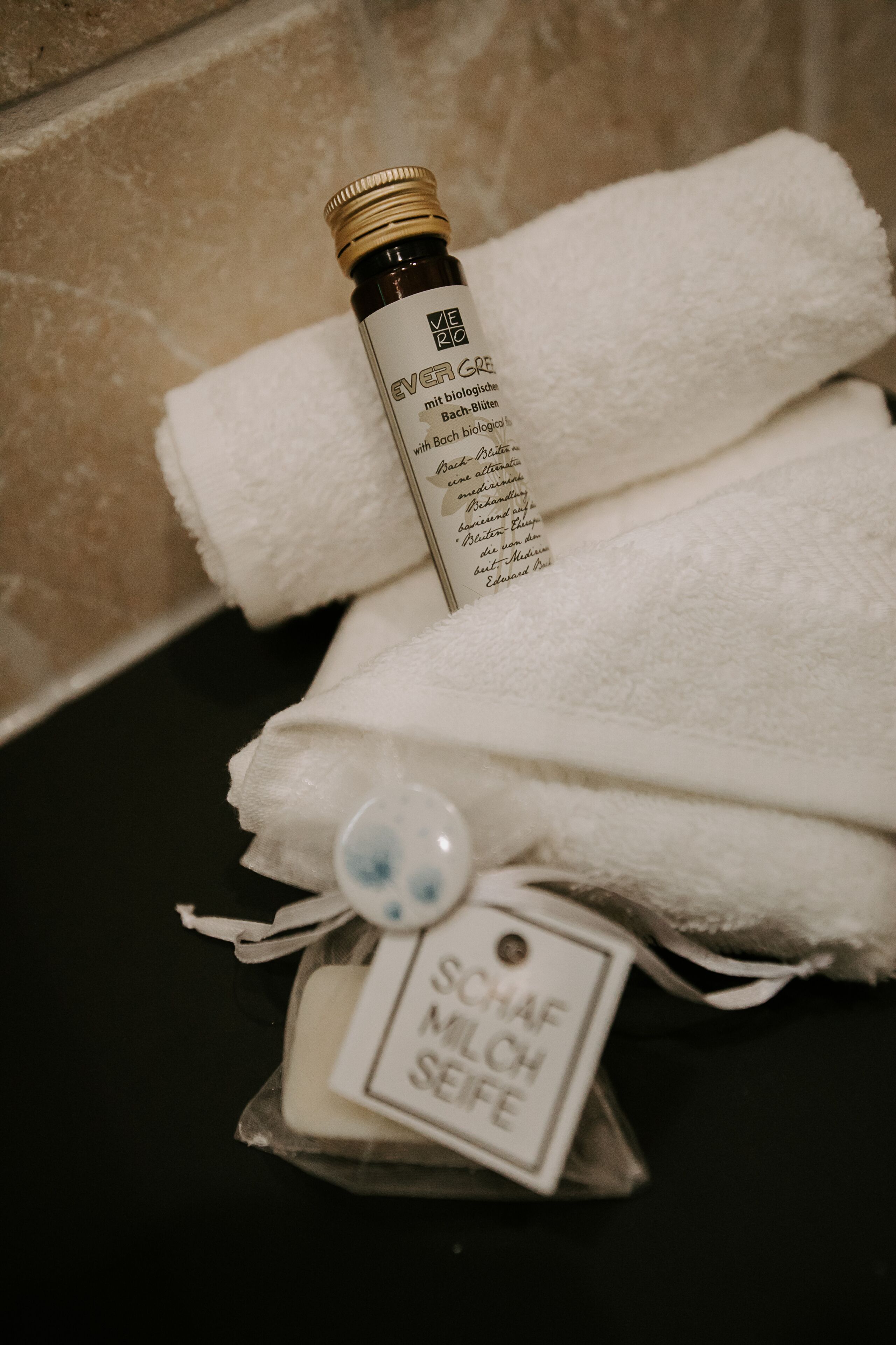 deluxe single room | bathroom | free toiletries, hair dryer, slippers, towels