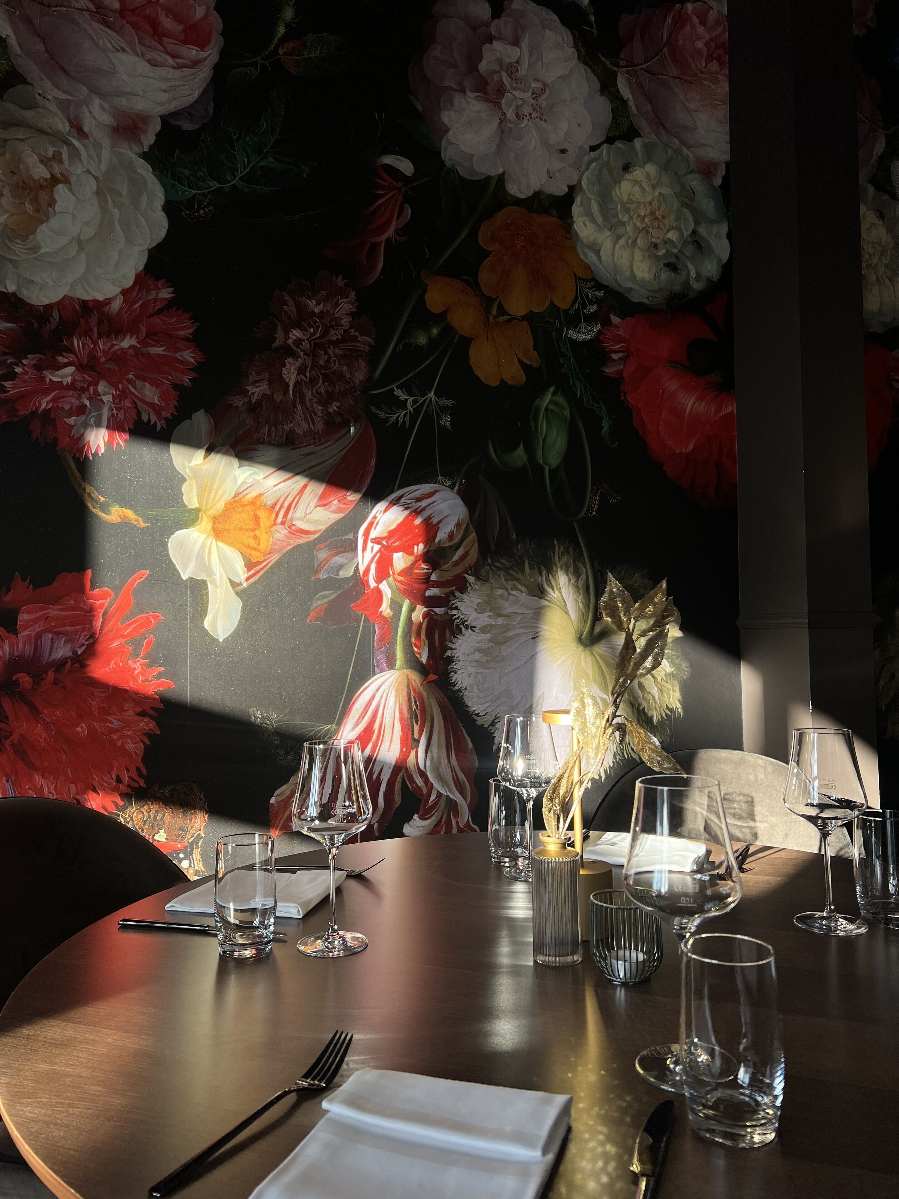 2 restaurants, breakfast, lunch, dinner served; regional cuisine