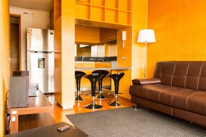 Living area | Flat-screen TV - Alto Apart & Suites La Concepcion (Santiago)