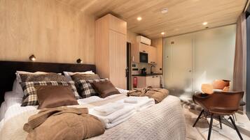 Santa Glass Villa with private hot tub | 1 bedroom, soundproofing, bed sheets