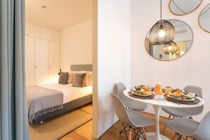 Superior Apartment, 1 Bedroom, Courtyard View | Living area | Flat-screen TV - Villa Bolhão Apartamentos (Porto)