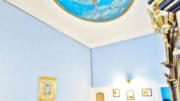 Minibar (con alcuni snack e alcune bevande gratis)