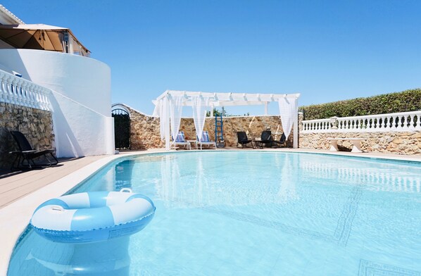 Seasonal outdoor pool, free pool cabanas, pool umbrellas