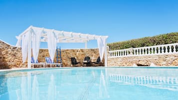 Sesongbasert utendørsbasseng og bassengtelt (inkludert)