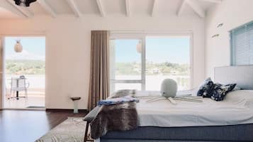 Habitación Prestigio, balcón | Decoración personalizada, escritorio y espacio para trabajar con laptop