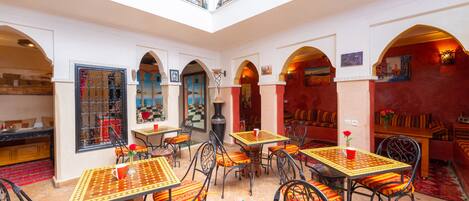 Chambre Double Supérieure, salle de bains attenante | Entrée de l’hébergement