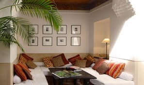 La Douiria, Private Riad, 2 Bedrooms | In-room dining
