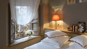 La Suite Patio | Ropa de cama de alta calidad y caja de seguridad en la habitación