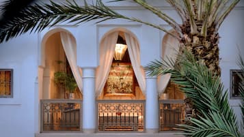 La Suite Fes | Área de sala de estar | Piso con calefacción