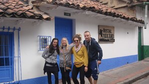 A building with a blue door and a sign that reads "Hostal Bakano". - Karuss Hostel (Bogotá)