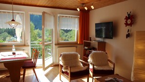 Leilighet, balkong (2) | Oppholdsrom | Flatskjerm-TV