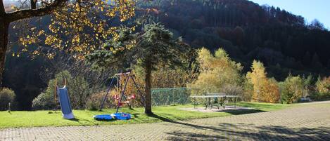 Children’s play area – outdoor