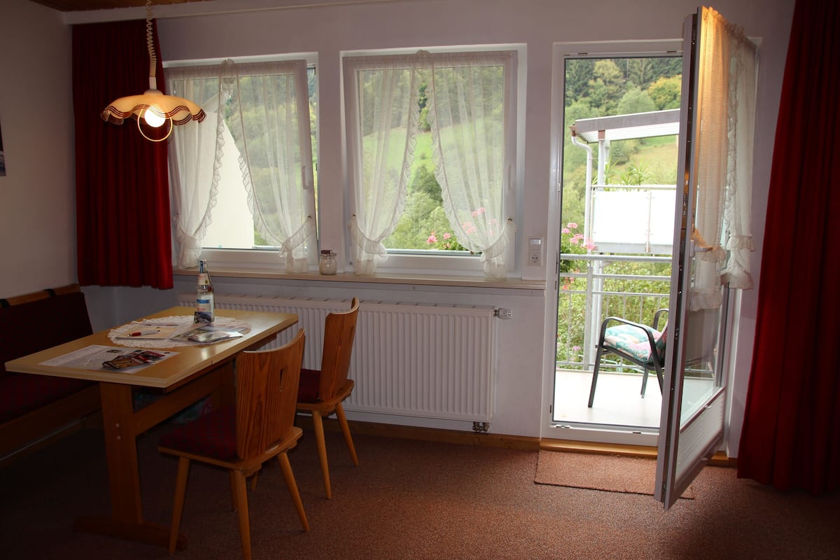 Apartamento, sacada (4) | Opções para refeição no quarto