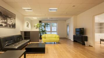 Apartamento (Ferienhaus 10friends) | Zona de estar | Televisión de pantalla plana de 40 pulgadas con canales por satélite