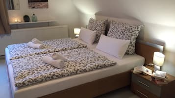 Comfort-Apartment, 4 Schlafzimmer, Terrasse, zum Garten hin (zuzüglich Endreinigung 109,00 EUR) | Schallisolierte Zimmer, kostenloses WLAN