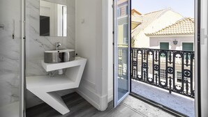 Premium Room Street Balcony | Balcón