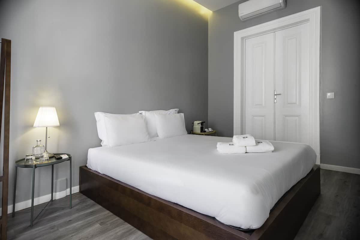 Premium Room Street Balcony | Soundproofing, iron/ironing board, free WiFi, bed sheets
