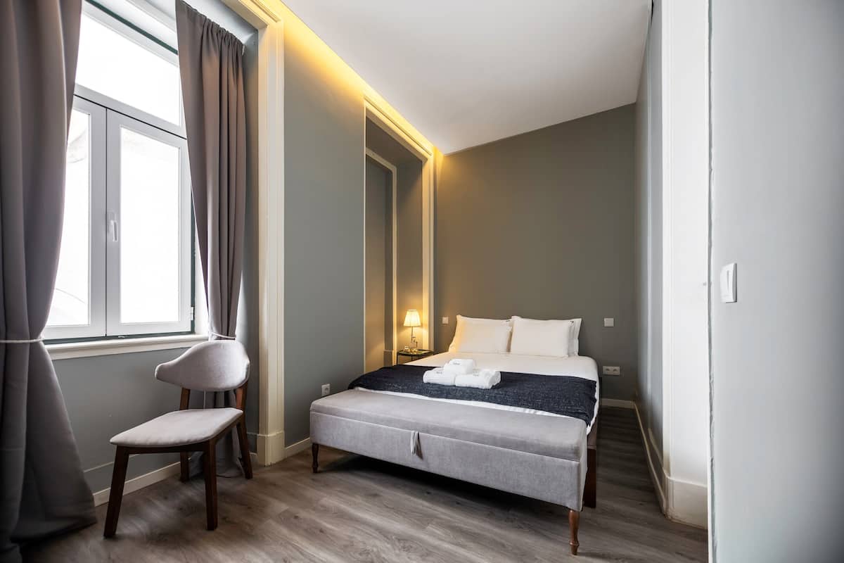 Quarto Económico | Soundproofing, iron/ironing board, free WiFi, bed sheets