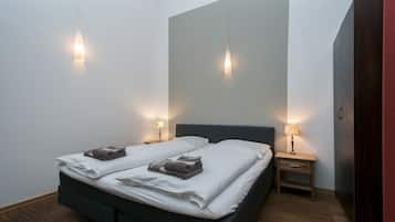 Ullakkohuoneisto (incl. € 29 cleaning fee) | Ilmaiset vauvansängyt, ilmainen Wi-Fi, vuodevaatteet