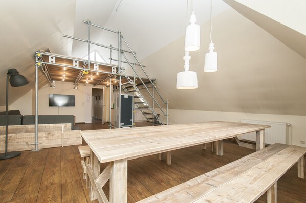 Íbúð ( 7up ) | Borðhald á herbergi eingöngu