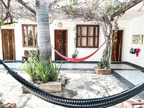 Chambre triple Standard, 1 chambre, salle de bains commune | Vue de la chambre