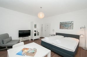 4 bedrooms, free cribs/infant beds, free WiFi, bed sheets