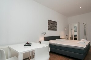 4 bedrooms, free cots/infant beds, free WiFi, bed sheets - Appartement 8er Deck (Hamburg)