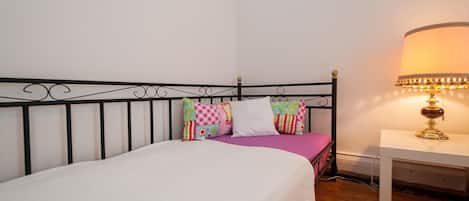 Free WiFi, bed sheets