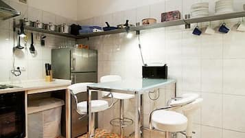 Habitación doble | Cocina compartida | Frigorífico grande, microondas, horno y placa de cocina