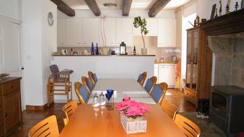 Petit déjeuner composé de spécialités régionales compris tous les jours