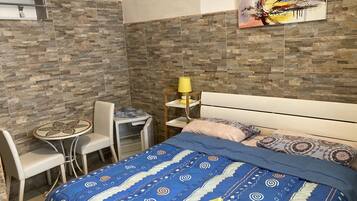 Comfort Double Room | Premium bedding, iron/ironing board, free WiFi, bed sheets