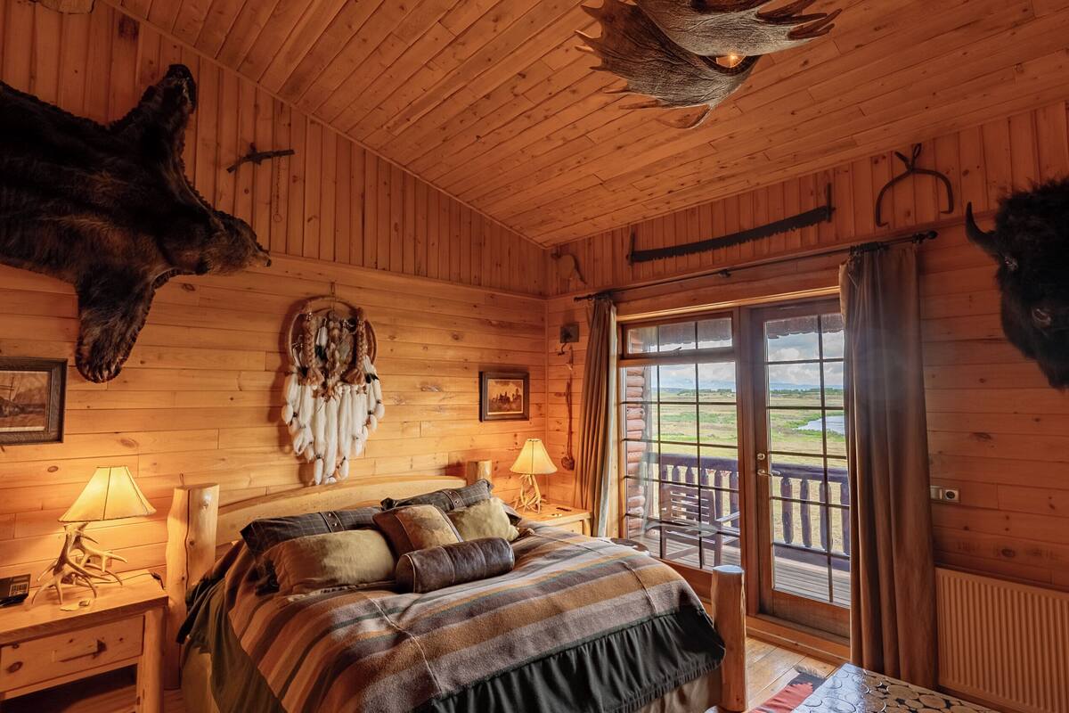 junior suite, river view | hypo-allergenic bedding, minibar, in-room safe, desk