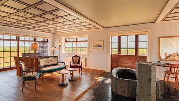 Ropa de cama hipoalergénica y minibar 
