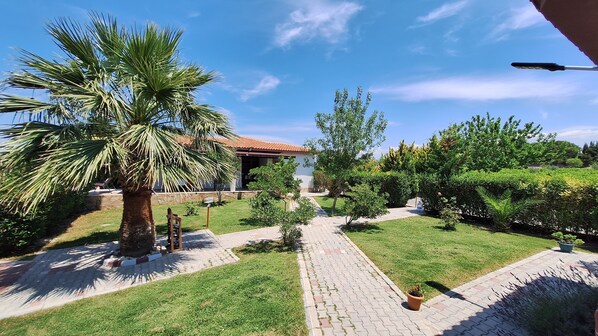 Vista frontal de la propiedad