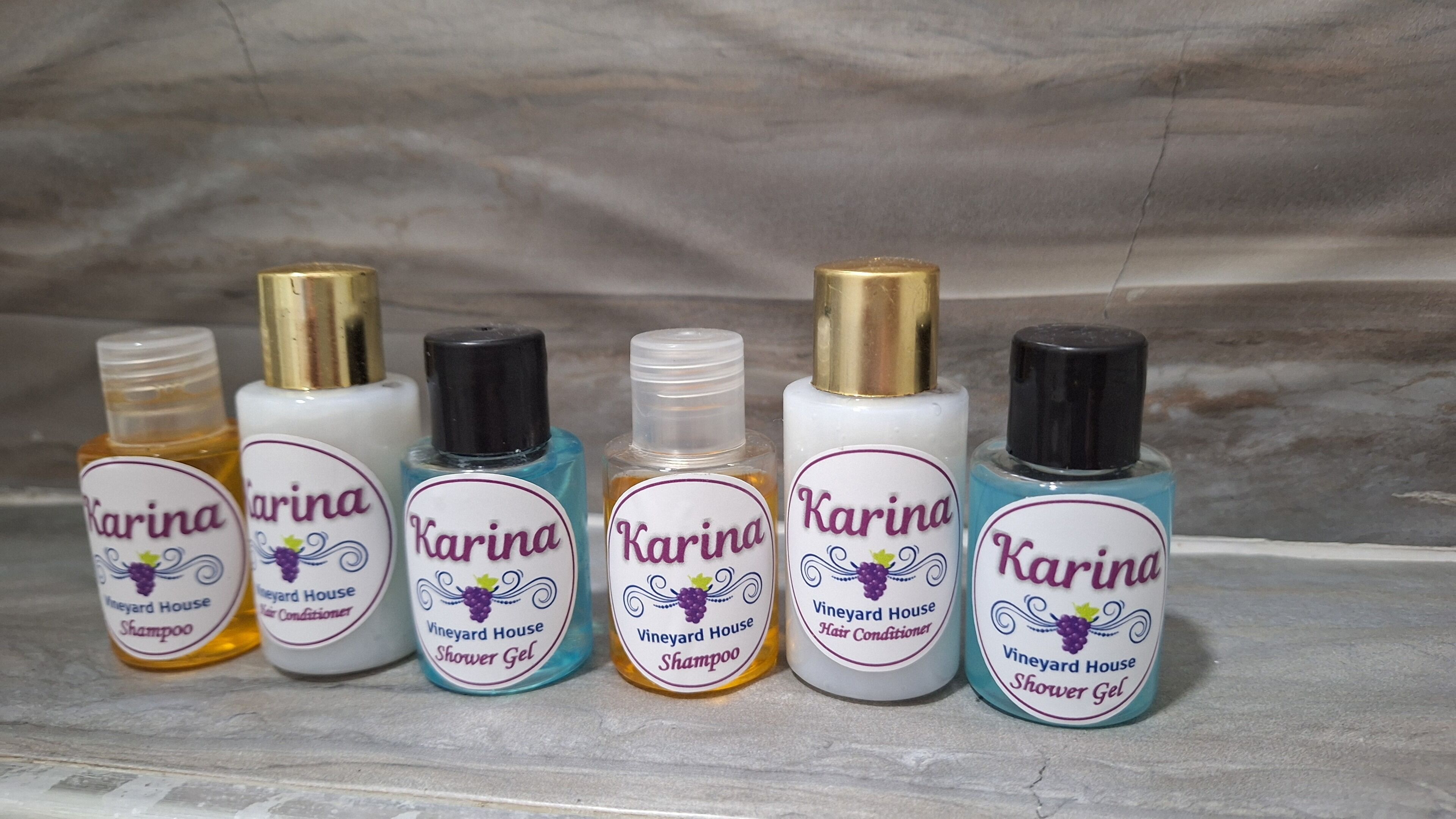 standard double room | bathroom | shower, free toiletries, hair dryer, towels