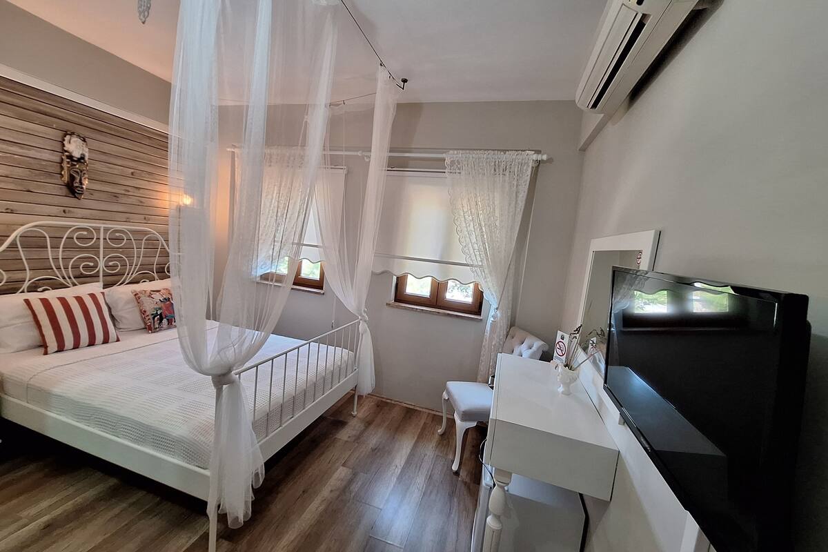 Select Comfort beds, free WiFi