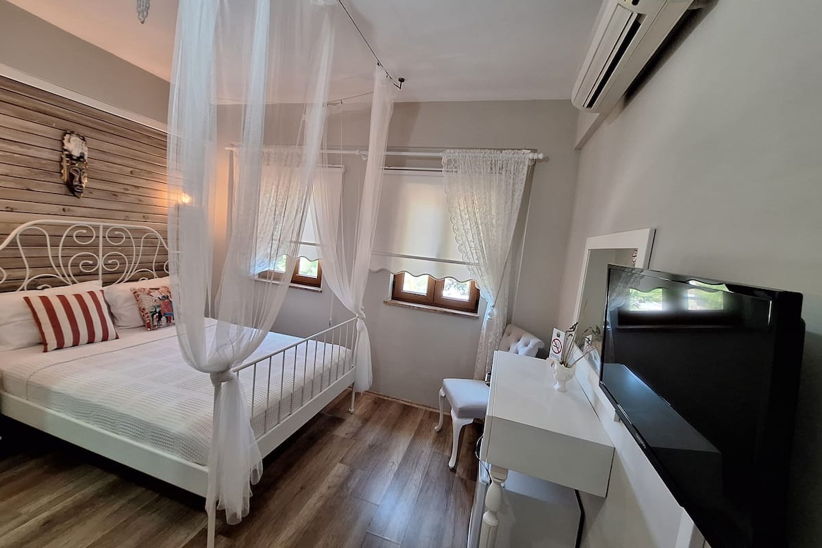 Select Comfort beds, free WiFi