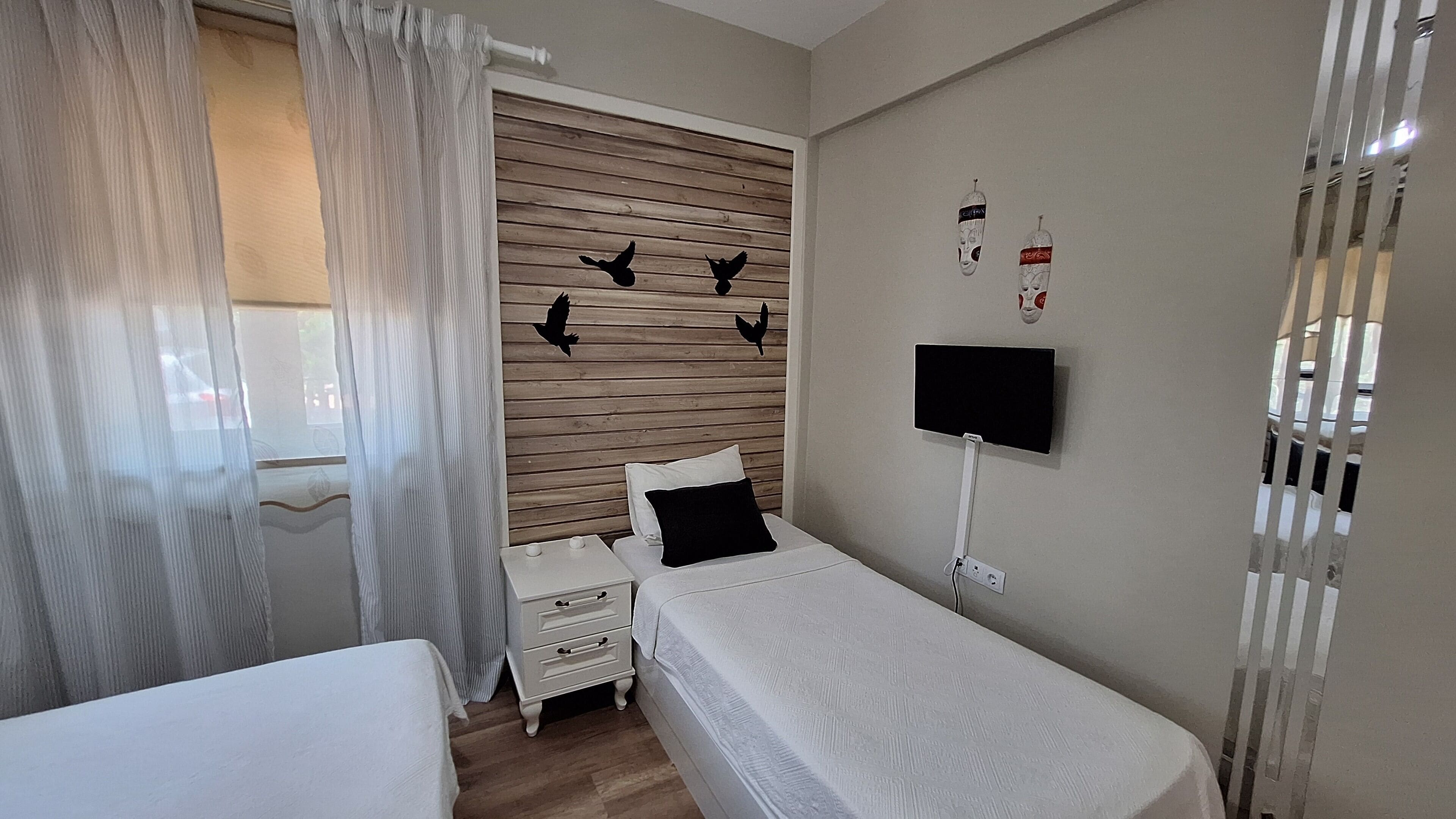 Habitación estándar con 2 camas individuales | Camas Select Comfort y wifi gratis 